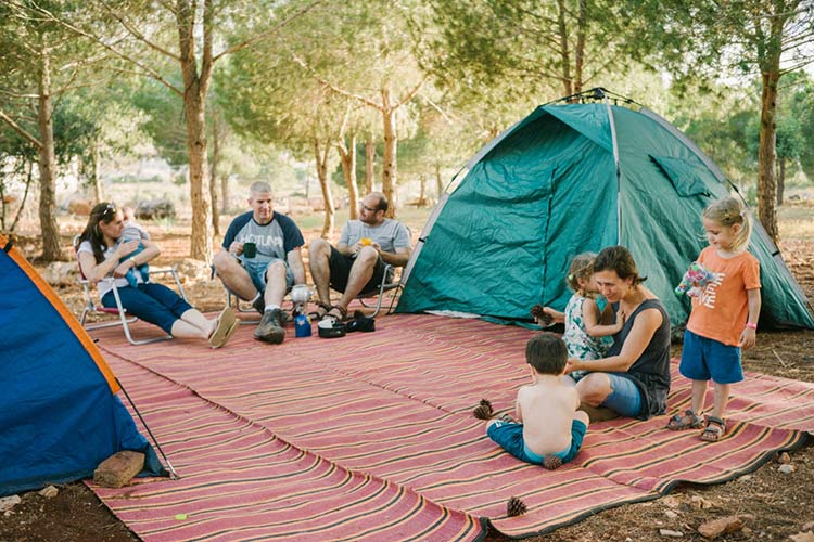 חברותא בחאן קיבוץ אשבל קמפינג בגליל