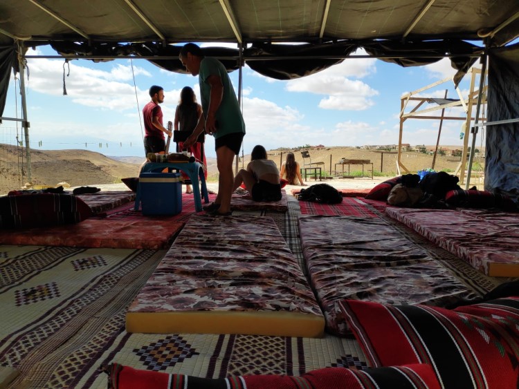 קצה המדבר האוהל הירוק
