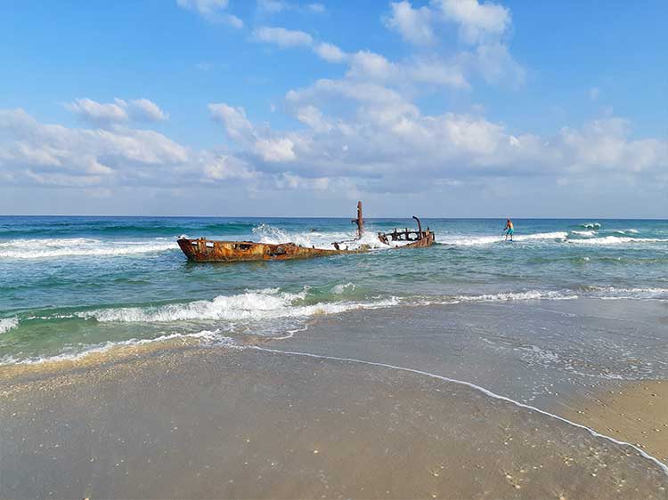 קמפינג חוף הסירה דור נחשולים