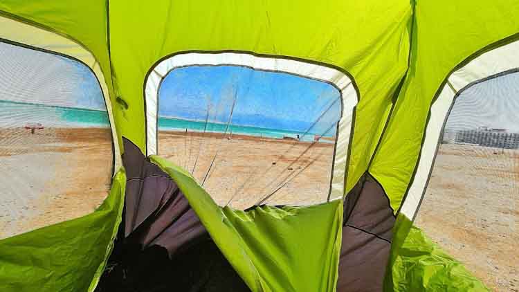 קמפינג חוף עין בוקק, קמפינכ בחינם בים המלח, קמפינג מוסדר בים המלח, איפה מותר להקים אוהלים בים המלח