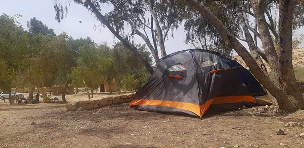 קמפינג חניון הרועה מול שדה בוקר