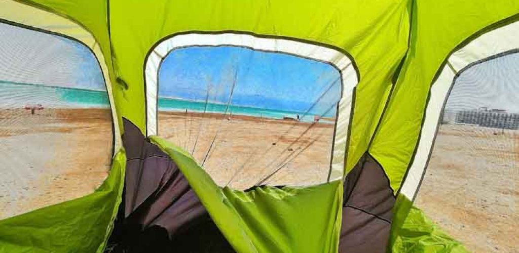 קמפינג חוף עין בוקק, קמפינכ בחינם בים המלח, קמפינג מוסדר בים המלח, איפה מותר להקים אוהלים בים המלח